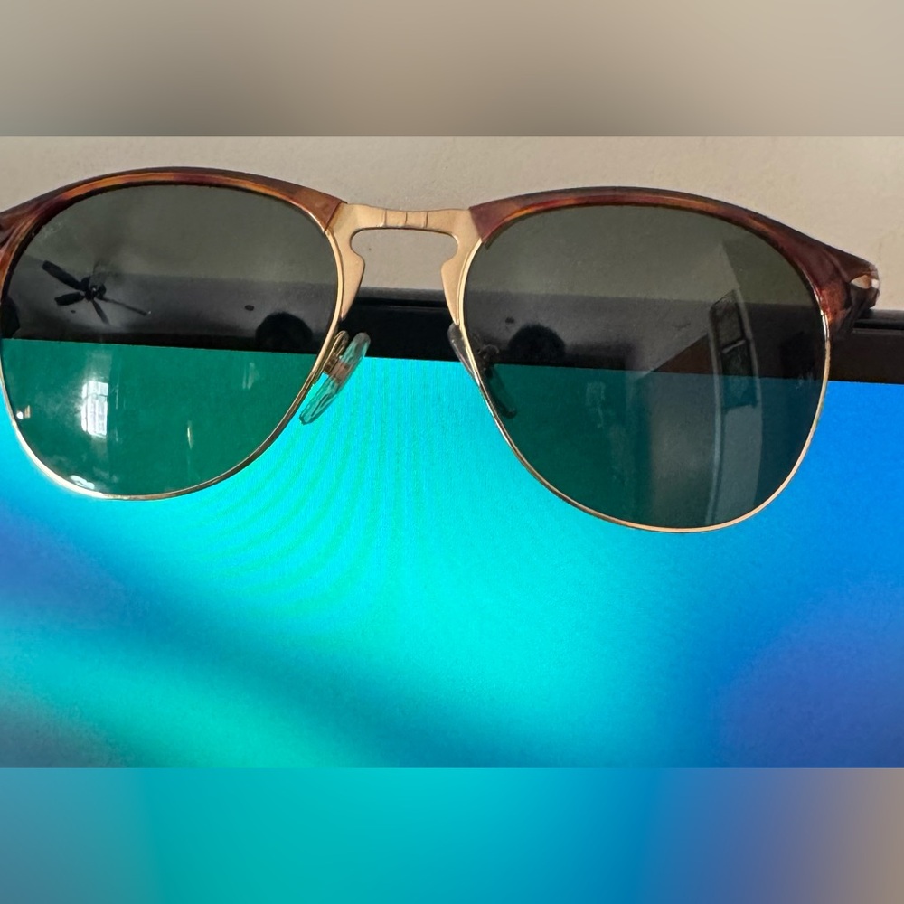 Stylish Gold and Green Aviator Sunglasses